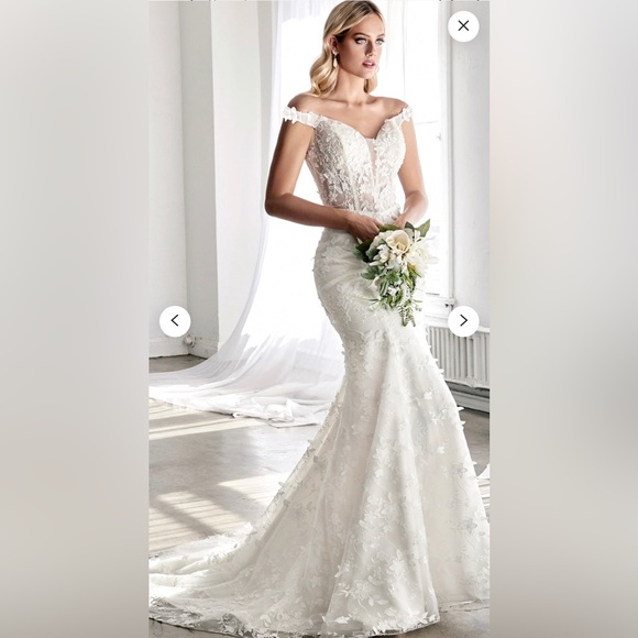 Fitted Mermaid Floral Bridal Gown